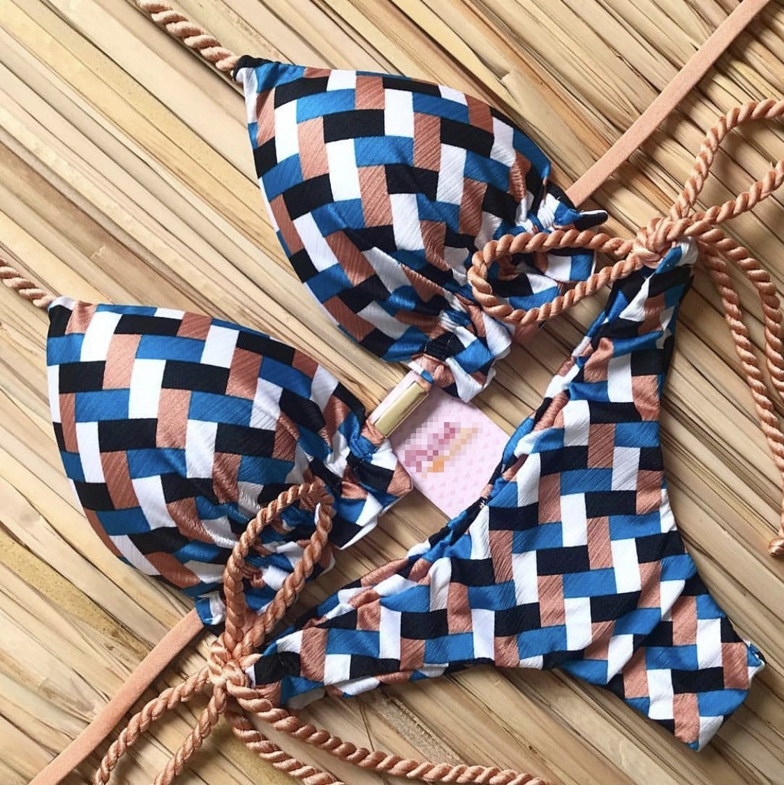 Bikini with low-cut panties