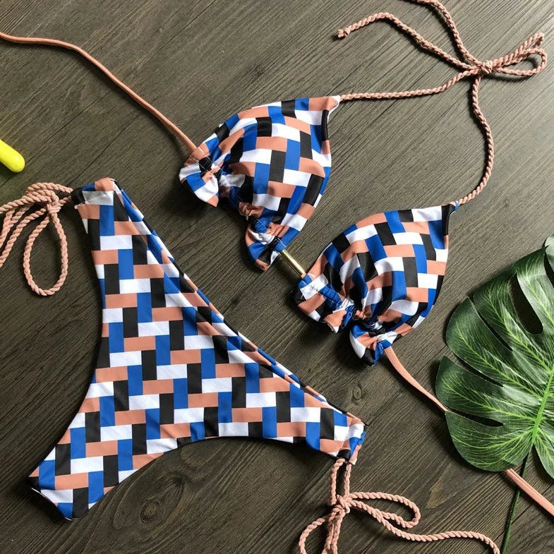 Bikini with low-cut panties